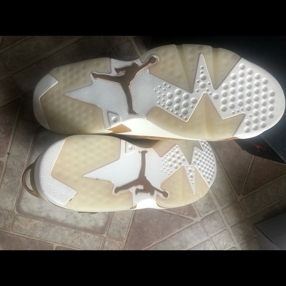 Retros - Picture 4 of 5